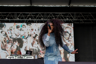 Female artist Doechii opens University Union’s 2022 Juice Jam festival on Skytop. Her upbeat hip-hop style got the crowd in the mood for the rest of the day’s performances. 